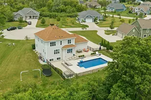 S89W13007 Bonningale Ct, Muskego, WI 53150 - Photo 2