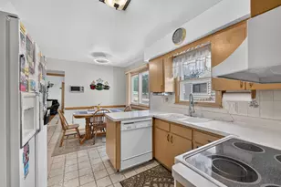 5319 Wright Ave, Racine, WI 53406 - Photo 10