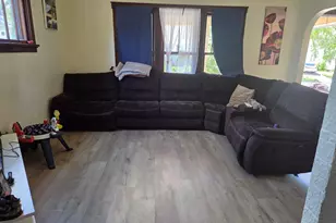 913 S 21st St, Manitowoc, WI 54220 - Photo 4