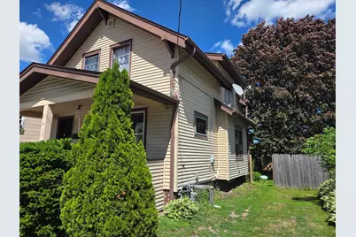 913 S 21st St, Manitowoc, WI 54220 - Photo 2