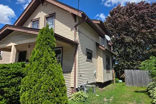 913 S 21st St, Manitowoc, WI 54220 - Photo 2