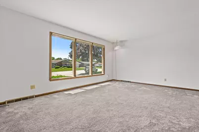 1610  Hickory St, South Milwaukee, WI 53172 - Photo 4