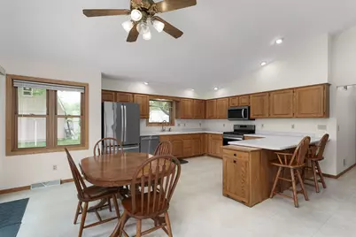 706  Woodbridge Trl, Watertown, WI 53094 - Photo 10