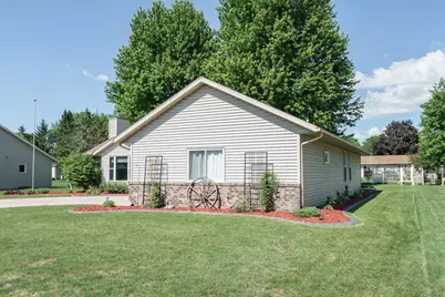 706  Woodbridge Trl, Watertown, WI 53094 - Photo 2