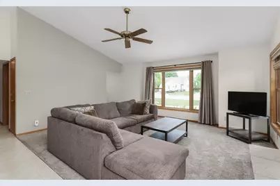 706  Woodbridge Trl, Watertown, WI 53094 - Photo 8