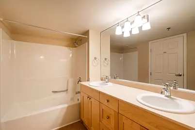 270 E Highland Ave #916, Milwaukee, WI 53202 - Photo 26