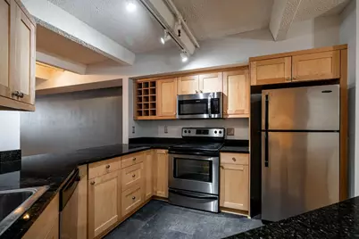 270 E Highland Ave #916, Milwaukee, WI 53202 - Photo 16