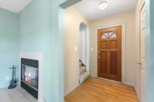 18905 W Linnie Lac Pl, New Berlin, WI 53146 - Photo 4