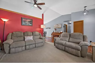 501  Davis St, Elkhorn, WI 53121 - Photo 4