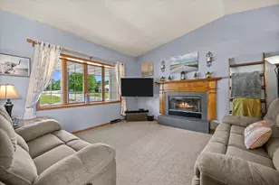 501 Davis St, Elkhorn, WI 53121 - Photo 2