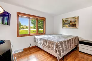1551 W Goldcrest Ave, Milwaukee, WI 53221 - Photo 12