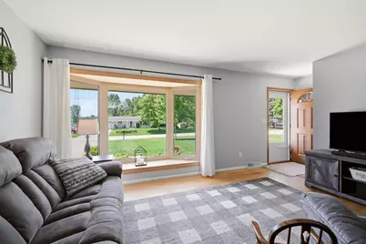 11610  Sunnybrook Rd, Franklin, WI 53132 - Photo 4