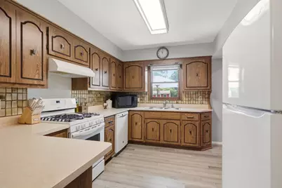 11610 W Sunnybrook Rd, Franklin, WI 53132 - Photo 10