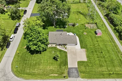 11610  Sunnybrook Rd, Franklin, WI 53132 - Photo 2