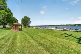 33 Lausanne Ct, Geneva, WI 53147 - Photo 2