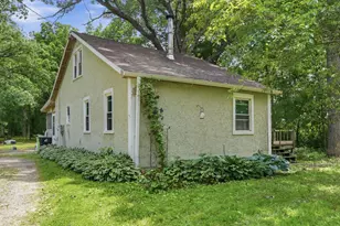 8311 Fox River Rd, Racine, WI 53185 - Photo 6