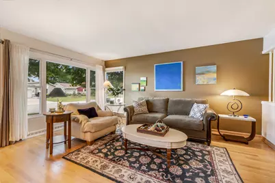 5522 N Mohawk Ave, Glendale, WI 53217 - Photo 2