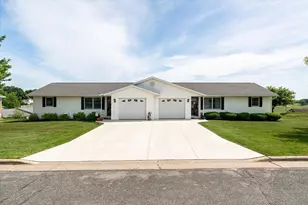 917 Rose St, Cashton, WI 54619 - Photo 2