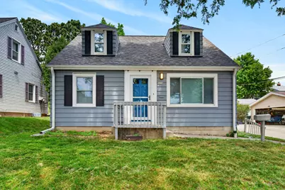 9020 W Vincent Pl, West Allis, WI 53214 - Photo 2