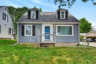9020 W Vincent Pl, West Allis, WI 53214 - Photo 2