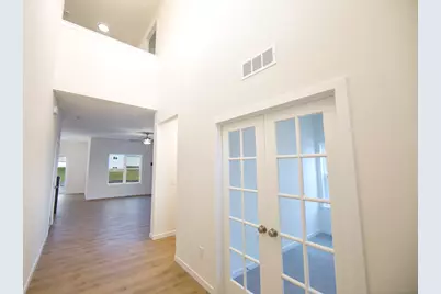 2009  Savannah Dr, Grafton, WI 53024 - Photo 6