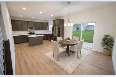 2009  Savannah Dr, Grafton, WI 53024 - Photo 4
