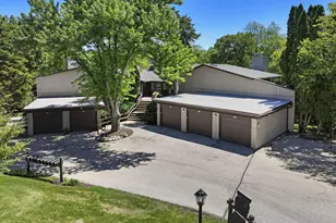 880 Windsor Dr, Fontana, WI 53125 - Photo 2
