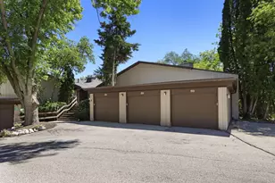 880 Windsor Dr, Fontana, WI 53125 - Photo 6