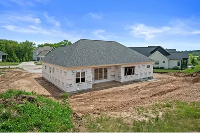 W253N5539  Crescent Hill Dr, Sussex, WI 53089 - Photo 2