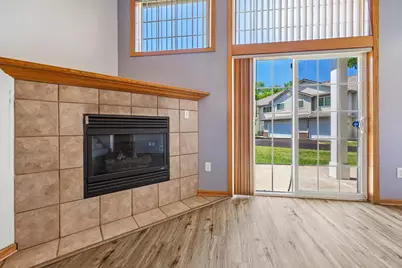 2428  Fox River Pkwy #Unit L, Waukesha, WI 53189 - Photo 6