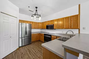 2428 Fox River Pkwy, Waukesha, WI 53189 - Photo 12