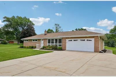 4541 S Clearwater Pl, New Berlin, WI 53151 - Photo 1