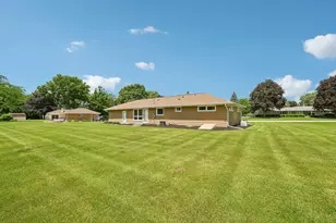 4541 S Clearwater Pl, New Berlin, WI 53151 - Photo 40