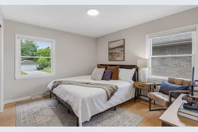 3608 N 101st St, Wauwatosa, WI 53222 - Photo 8