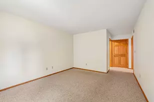 7017 W Hummingbird Ct, Milwaukee, WI 53223 - Photo 16
