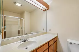 7017 W Hummingbird Ct, Milwaukee, WI 53223 - Photo 10