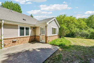 7017 W Hummingbird Ct, Milwaukee, WI 53223 - Photo 28