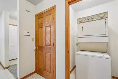 7017 W Hummingbird Ct, Milwaukee, WI 53223 - Photo 22