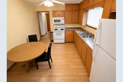 2310  Hamilton St, Manitowoc, WI 54220 - Photo 6
