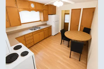 2310  Hamilton St, Manitowoc, WI 54220 - Photo 6