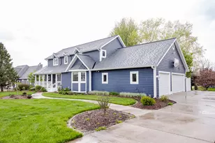438 River Bluff Cir, Oconomowoc, WI 53066 - Photo 8
