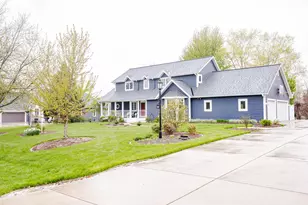 438 River Bluff Cir, Oconomowoc, WI 53066 - Photo 6