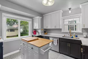 2336 S 67th St, West Allis, WI 53219 - Photo 10