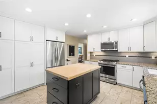 W56N850 N Meadow Ct, Cedarburg, WI 53012 - Photo 10
