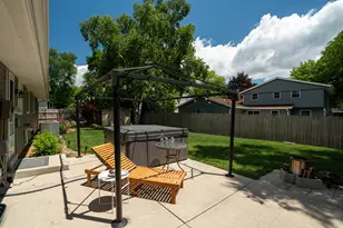 W56N850 N Meadow Ct, Cedarburg, WI 53012 - Photo 4