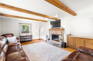 W56N850 N Meadow Ct, Cedarburg, WI 53012 - Photo 6