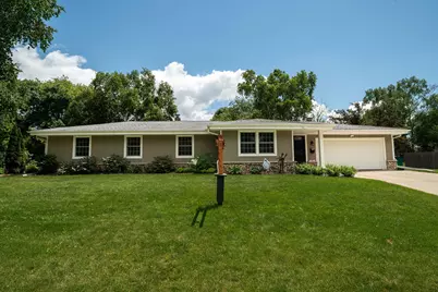 W56N850 N Meadow Ct, Cedarburg, WI 53012 - Photo 2