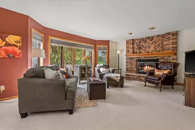 W168N5039  Stonefield Rd, Menomonee Falls, WI 53051 - Photo 6