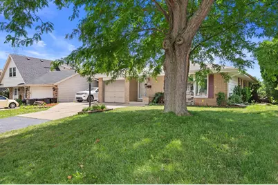 4501 W Tesch Ave, Greenfield, WI 53220 - Photo 4