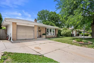 4501 W Tesch Ave, Greenfield, WI 53220 - Photo 2